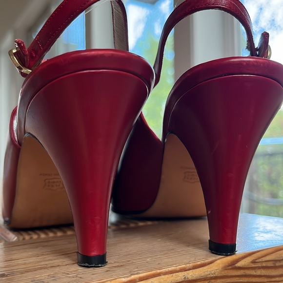 AS IS*  Ferragamo Slingback Heels with *one dark stain on right toe. 8.5N - Picture 5 of 9